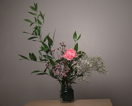 Ikebana arrangement 2025
